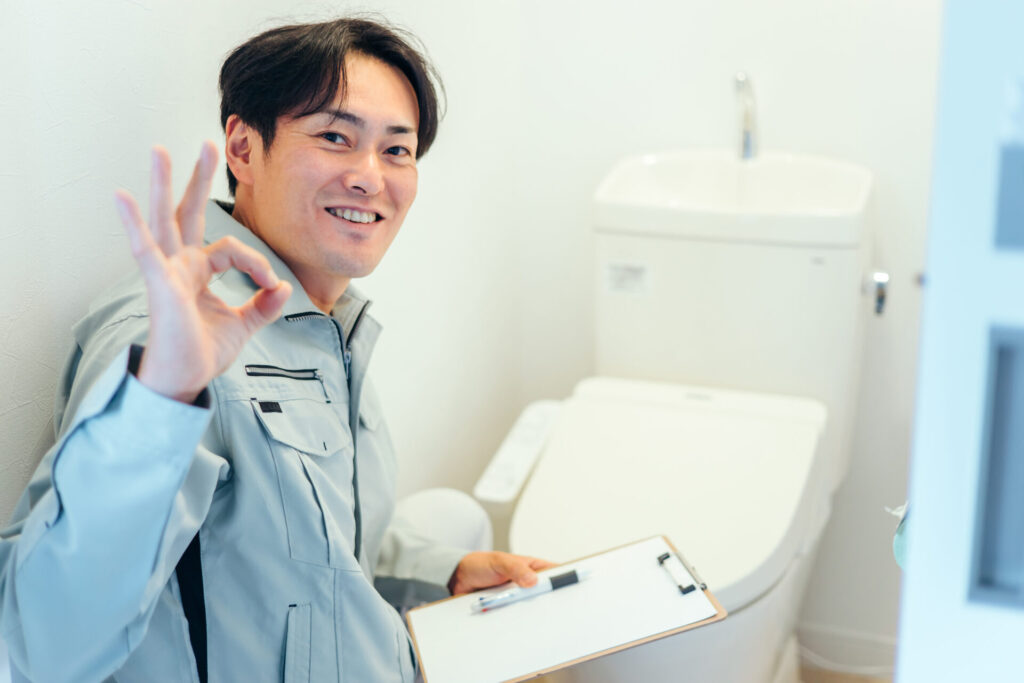 トイレに水がたまらない状況を自分で解決できないときは業者に相談