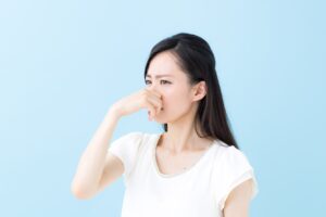 お風呂の排水溝が臭い原因は？対処法や予防法を徹底解説！